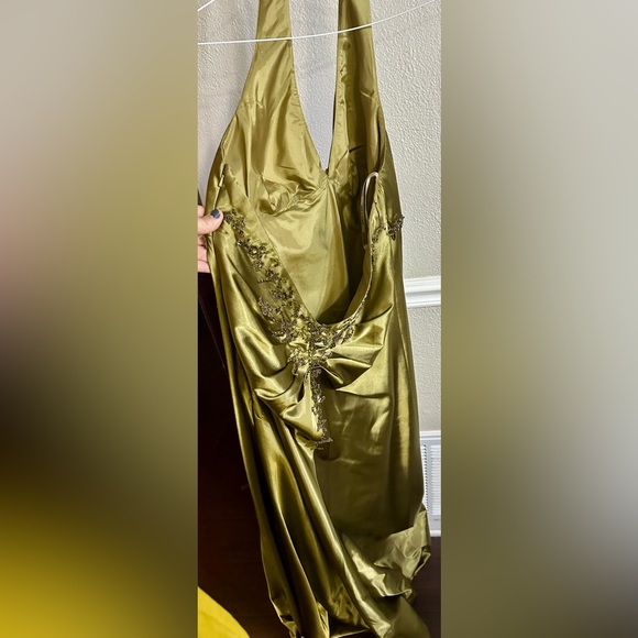 Floor length ball gown, green - Picture 2 of 3